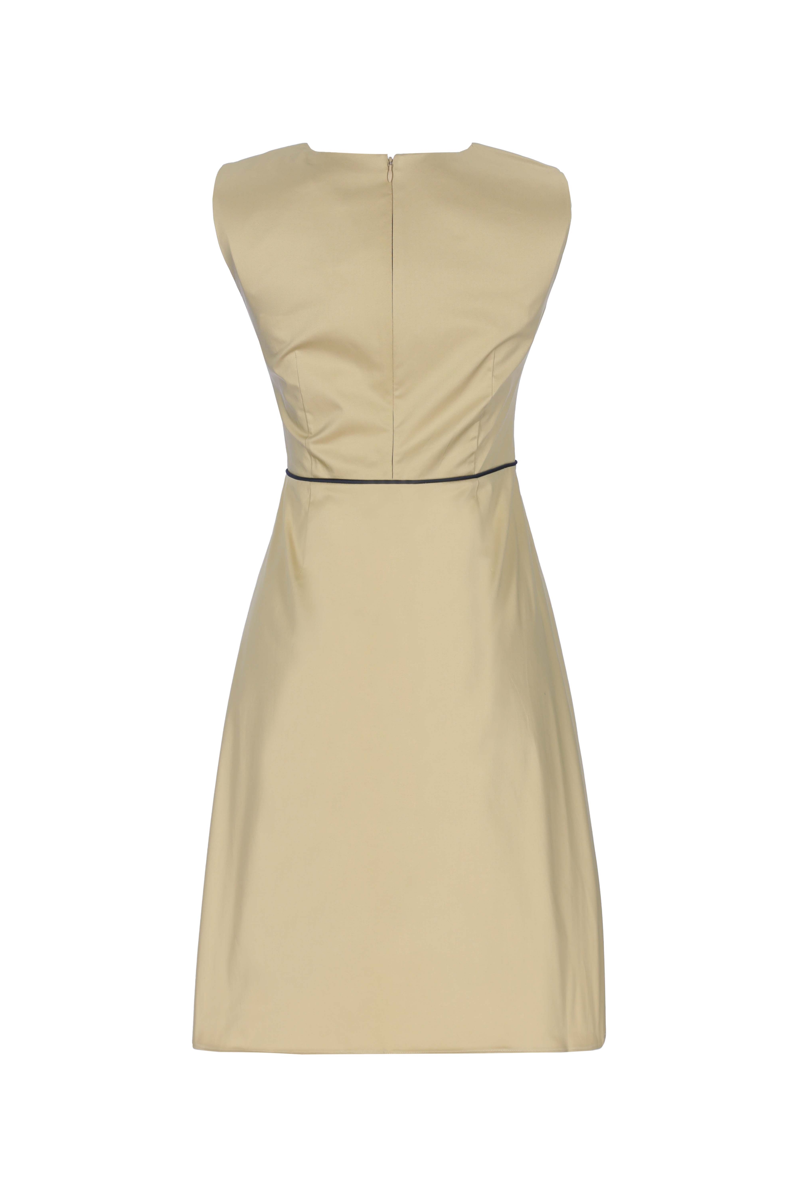 Beige Frau Kleid